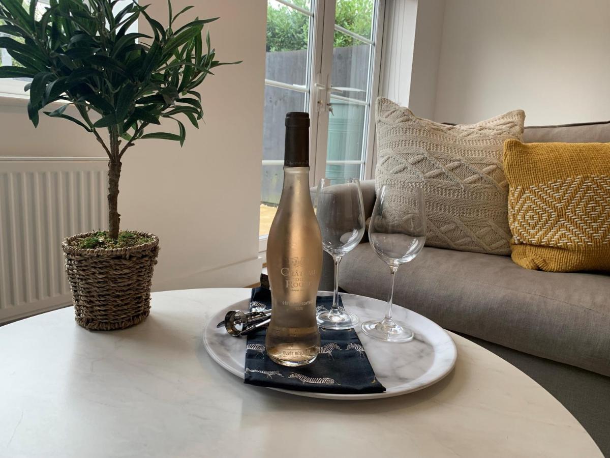 Appledram Stylish & Spacious 3 Bed House With 2 Free Car Parking Spacesヴィラ エクステリア 写真