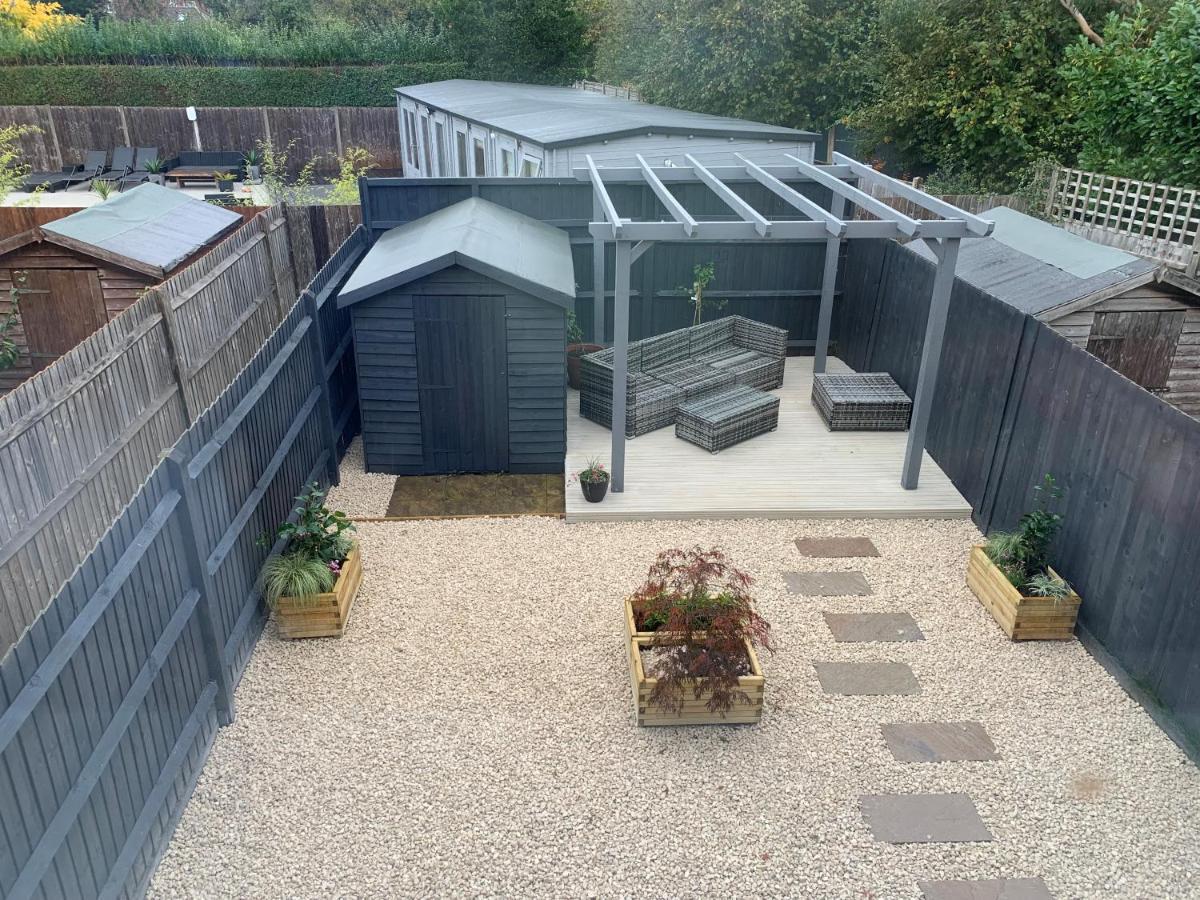 Appledram Stylish & Spacious 3 Bed House With 2 Free Car Parking Spacesヴィラ エクステリア 写真