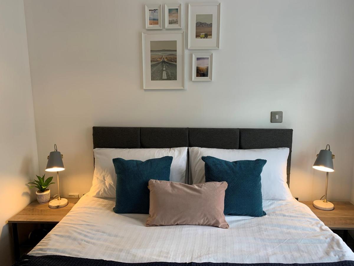 Appledram Stylish & Spacious 3 Bed House With 2 Free Car Parking Spacesヴィラ エクステリア 写真