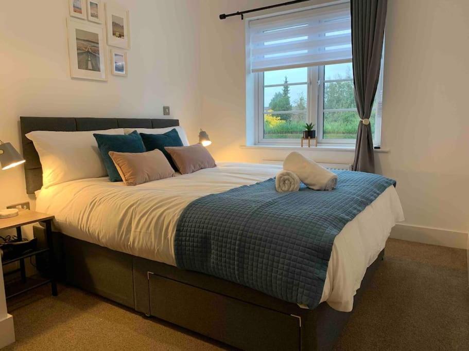 Appledram Stylish & Spacious 3 Bed House With 2 Free Car Parking Spacesヴィラ エクステリア 写真